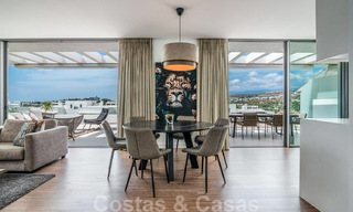 Instapklaar, modern designer penthouse te koop met 3 slaapkamers in een luxueus woonoord in Marbella - Estepona 36726 