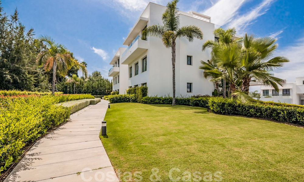 Instapklaar, modern designer penthouse te koop met 3 slaapkamers in een luxueus woonoord in Marbella - Estepona 36739