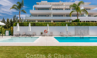Instapklaar, modern designer penthouse te koop met 3 slaapkamers in een luxueus woonoord in Marbella - Estepona 36741 