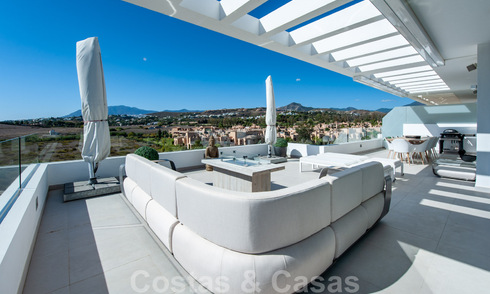 Instapklaar, ruim modern design penthouse te koop in luxueus complex in Marbella - Estepona 36985
