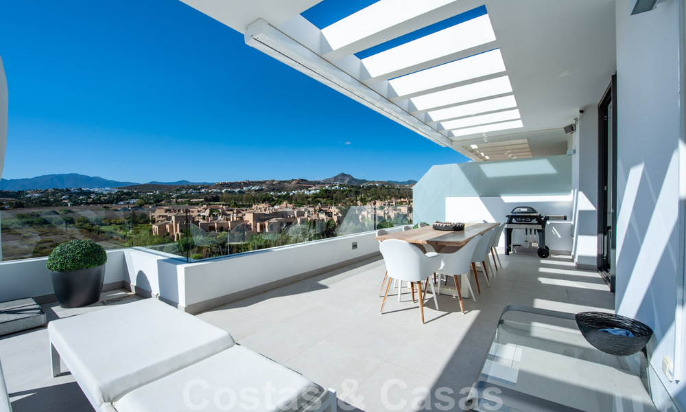 Instapklaar, ruim modern design penthouse te koop in luxueus complex in Marbella - Estepona 36986