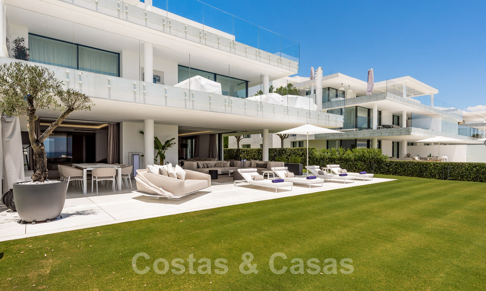 Emare te koop: exclusieve, instapklare, moderne eerstelijnsstrand appartementen te koop, New Golden Mile, Marbella - Estepona 36860