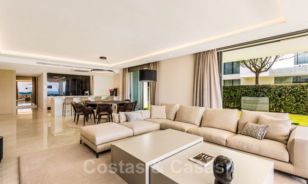 Emare te koop: exclusieve, instapklare, moderne eerstelijnsstrand appartementen te koop, New Golden Mile, Marbella - Estepona 36861