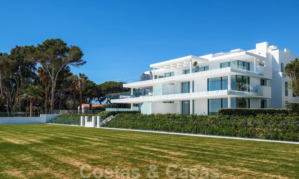 Emare te koop: exclusieve, instapklare, moderne eerstelijnsstrand appartementen te koop, New Golden Mile, Marbella - Estepona 36870