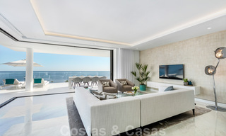 Strak modern, eerstelijnsstrand luxeappartement te koop in Emare, New Golden Mile, tussen Marbella en Estepona 36947 