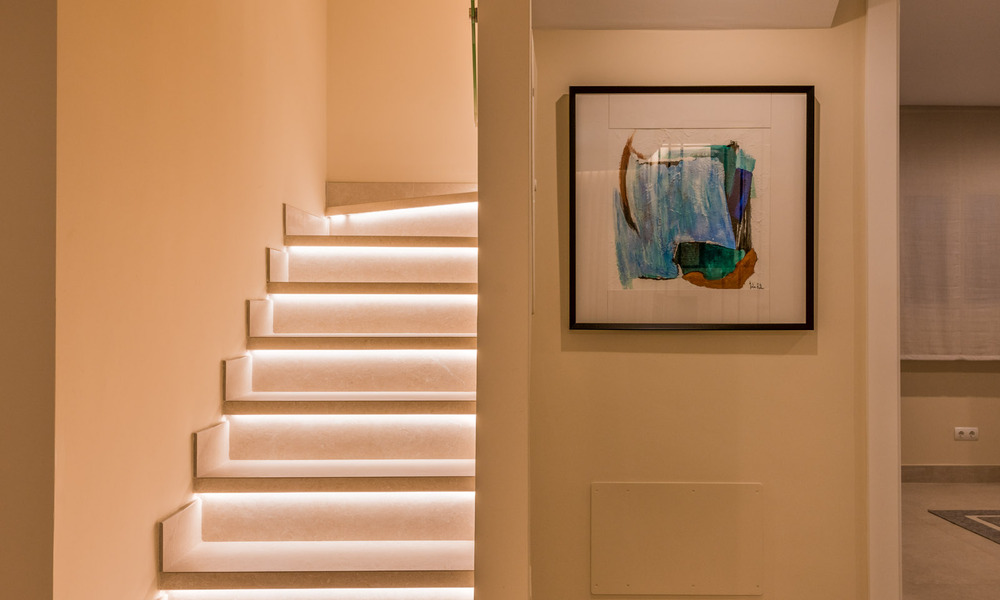 Eigentijds gerenoveerd eerstelijnsstrand Penthouse te koop met 4 slaapkamers en prachtig zeezicht op de New Golden Mile tussen Marbella en Estepona 36884