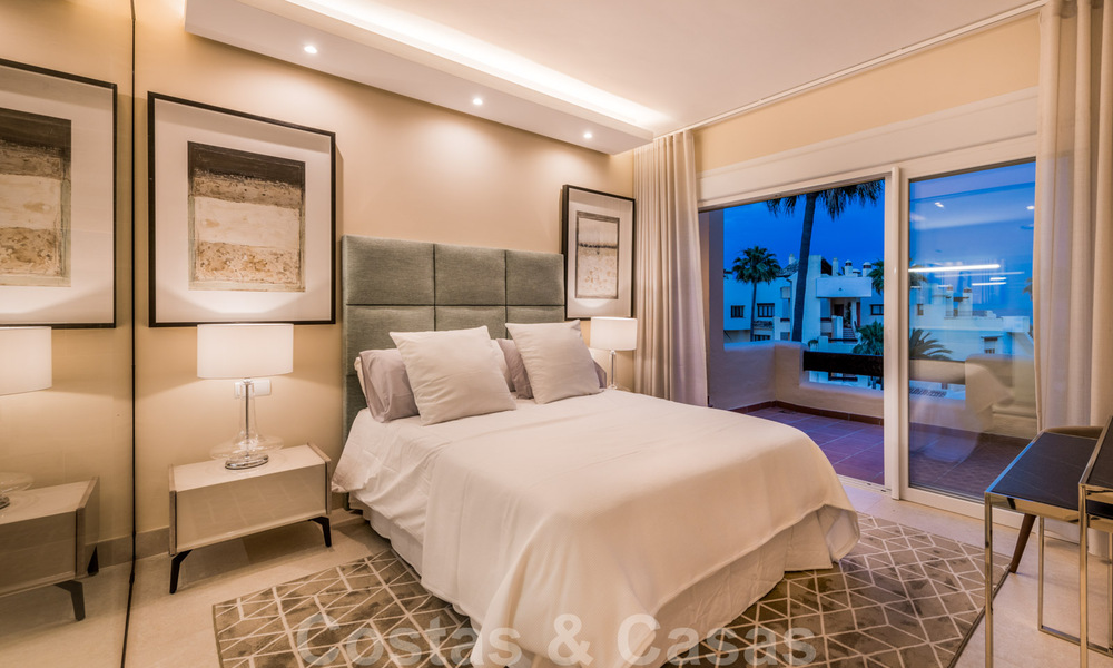 Eigentijds gerenoveerd eerstelijnsstrand Penthouse te koop met 4 slaapkamers en prachtig zeezicht op de New Golden Mile tussen Marbella en Estepona 36894