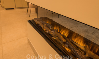 Eigentijds gerenoveerd eerstelijnsstrand Penthouse te koop met 4 slaapkamers en prachtig zeezicht op de New Golden Mile tussen Marbella en Estepona 36898 