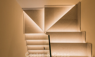 Eigentijds gerenoveerd eerstelijnsstrand Penthouse te koop met 4 slaapkamers en prachtig zeezicht op de New Golden Mile tussen Marbella en Estepona 36904 