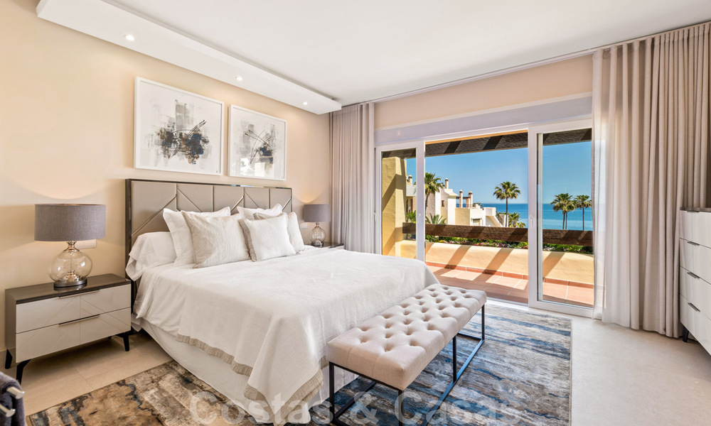 Eigentijds gerenoveerd eerstelijnsstrand Penthouse te koop met 4 slaapkamers en prachtig zeezicht op de New Golden Mile tussen Marbella en Estepona 36916
