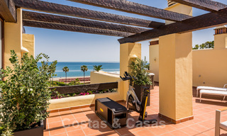Eigentijds gerenoveerd eerstelijnsstrand Penthouse te koop met 4 slaapkamers en prachtig zeezicht op de New Golden Mile tussen Marbella en Estepona 36923 