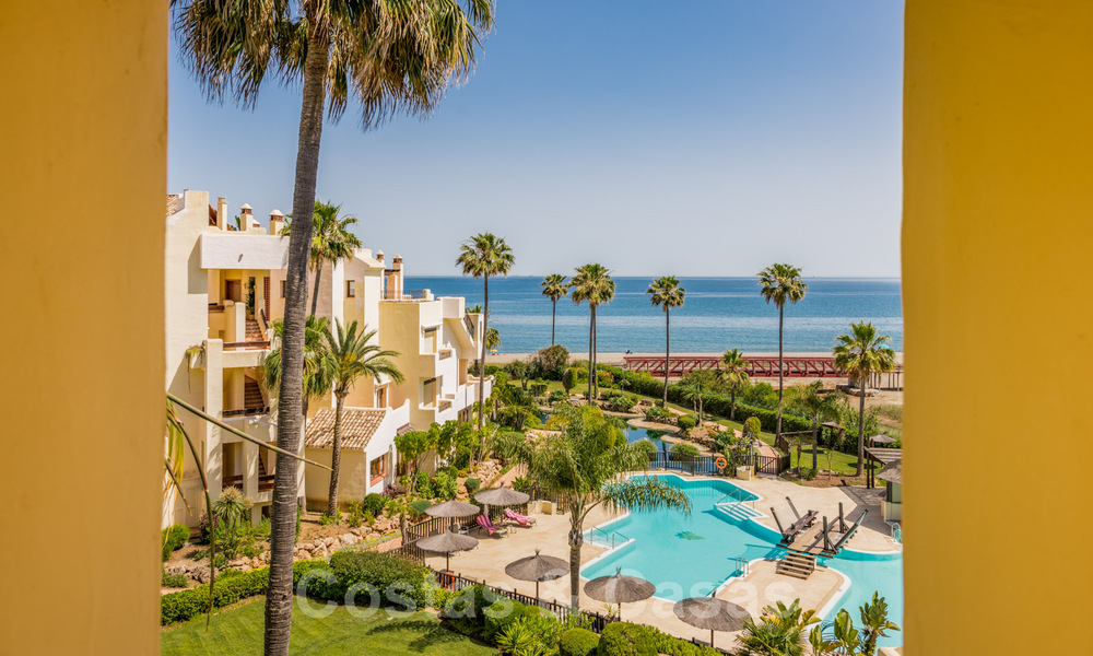 Eigentijds gerenoveerd eerstelijnsstrand Penthouse te koop met 4 slaapkamers en prachtig zeezicht op de New Golden Mile tussen Marbella en Estepona 36926