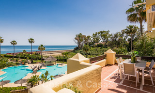 Eigentijds gerenoveerd eerstelijnsstrand Penthouse te koop met 4 slaapkamers en prachtig zeezicht op de New Golden Mile tussen Marbella en Estepona 36927 