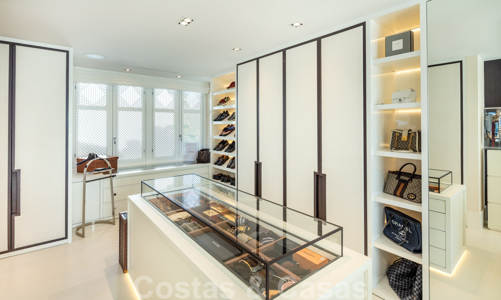 Eerstelijnsstrand super-de-luxe penthouse met schitterend open zeezicht te koop in Puente Romano in Marbella 37332