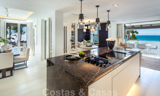 Eerstelijnsstrand super-de-luxe penthouse met schitterend open zeezicht te koop in Puente Romano in Marbella 37340 