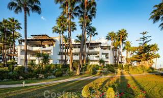 Eerstelijnsstrand super-de-luxe penthouse met schitterend open zeezicht te koop in Puente Romano in Marbella 37349 