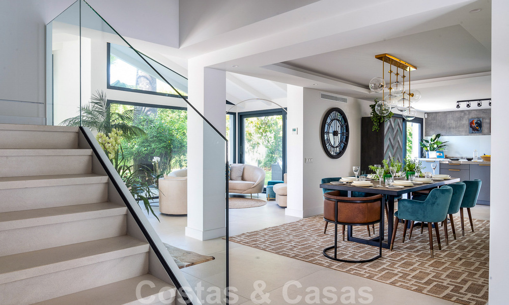 Stijlvol gerenoveerde villa te koop in een moderne Mediterrane stijl aan de Golden Mile in Marbella 37359