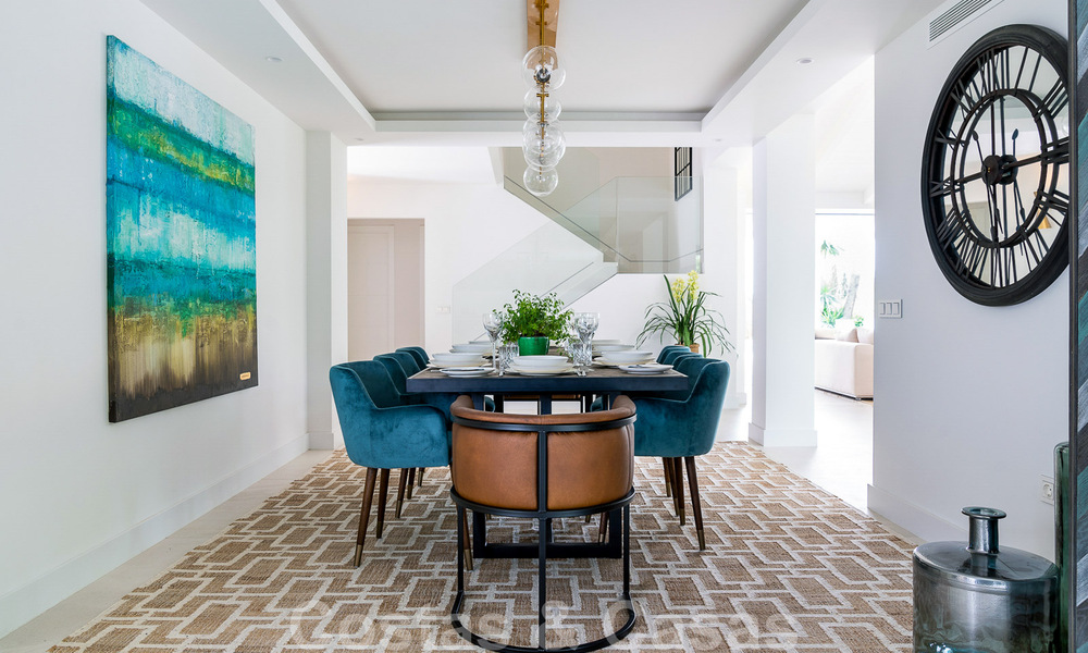 Stijlvol gerenoveerde villa te koop in een moderne Mediterrane stijl aan de Golden Mile in Marbella 37360