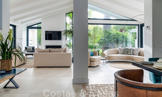 Stijlvol gerenoveerde villa te koop in een moderne Mediterrane stijl aan de Golden Mile in Marbella 37365 