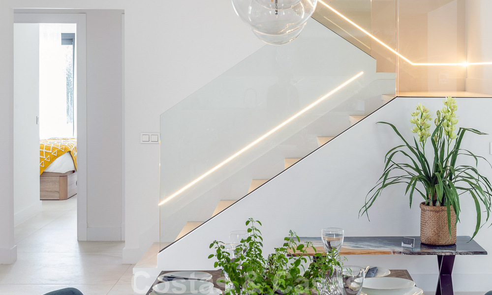 Stijlvol gerenoveerde villa te koop in een moderne Mediterrane stijl aan de Golden Mile in Marbella 37369