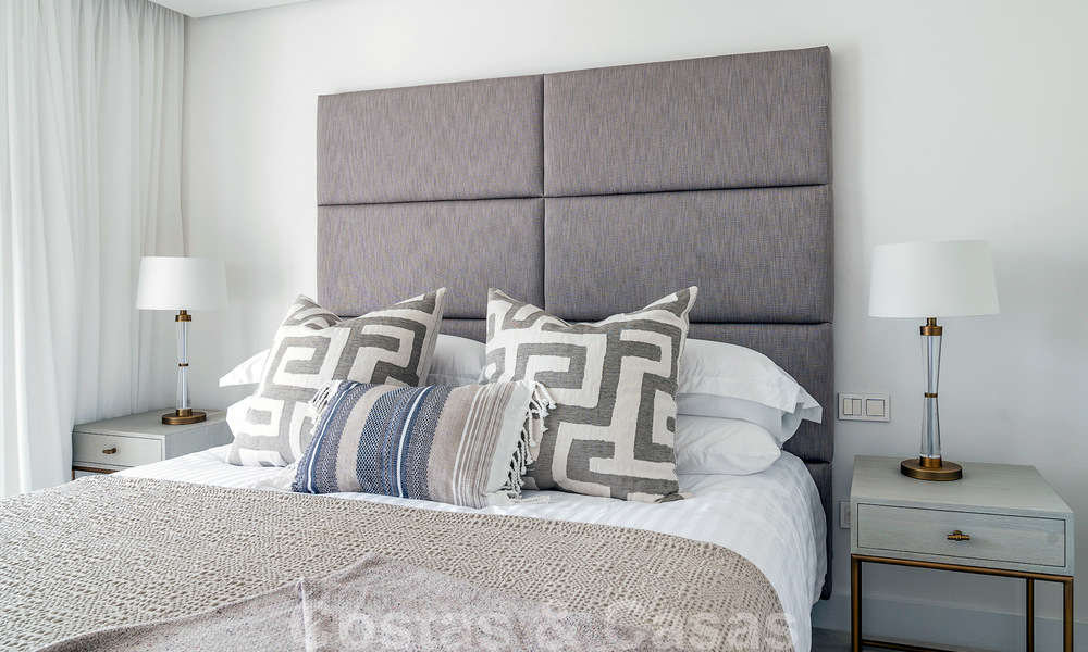 Stijlvol gerenoveerde villa te koop in een moderne Mediterrane stijl aan de Golden Mile in Marbella 37372