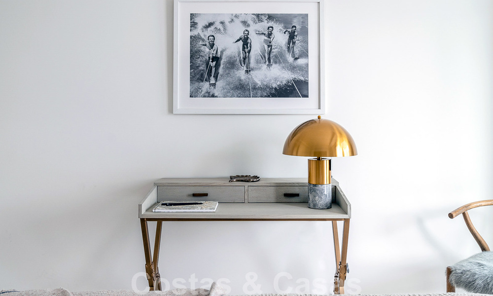 Stijlvol gerenoveerde villa te koop in een moderne Mediterrane stijl aan de Golden Mile in Marbella 37373