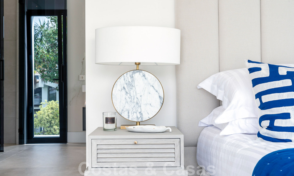 Stijlvol gerenoveerde villa te koop in een moderne Mediterrane stijl aan de Golden Mile in Marbella 37377