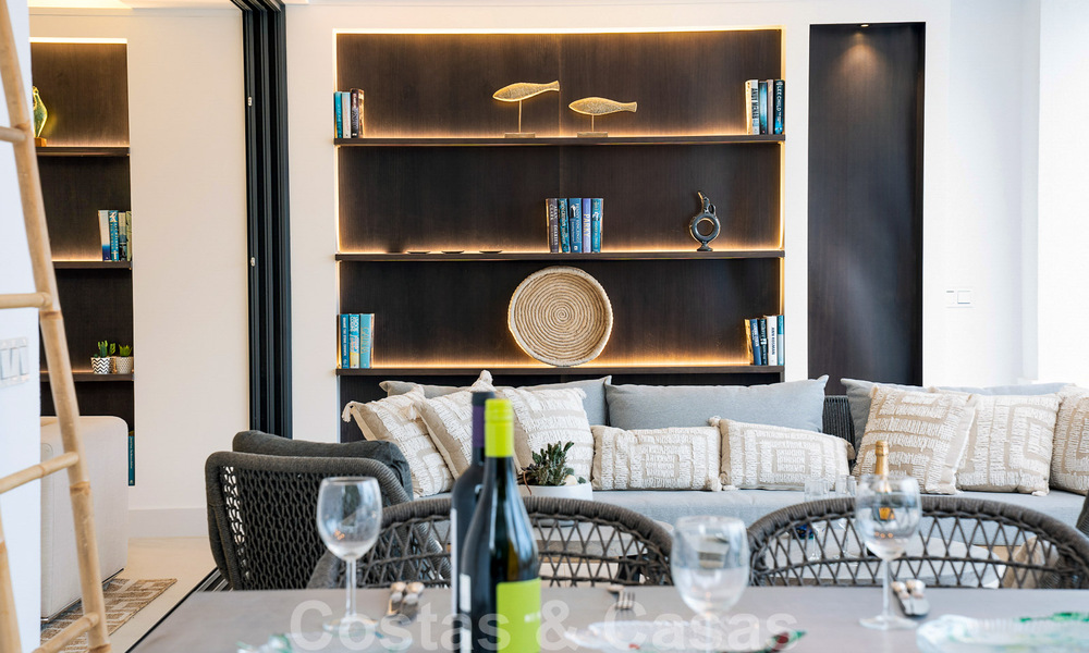 Stijlvol gerenoveerde villa te koop in een moderne Mediterrane stijl aan de Golden Mile in Marbella 37380