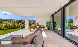 Nieuw project met luxe appartementen te koop met panoramisch uitzicht op zee en een golfbaan in Estepona 37421 