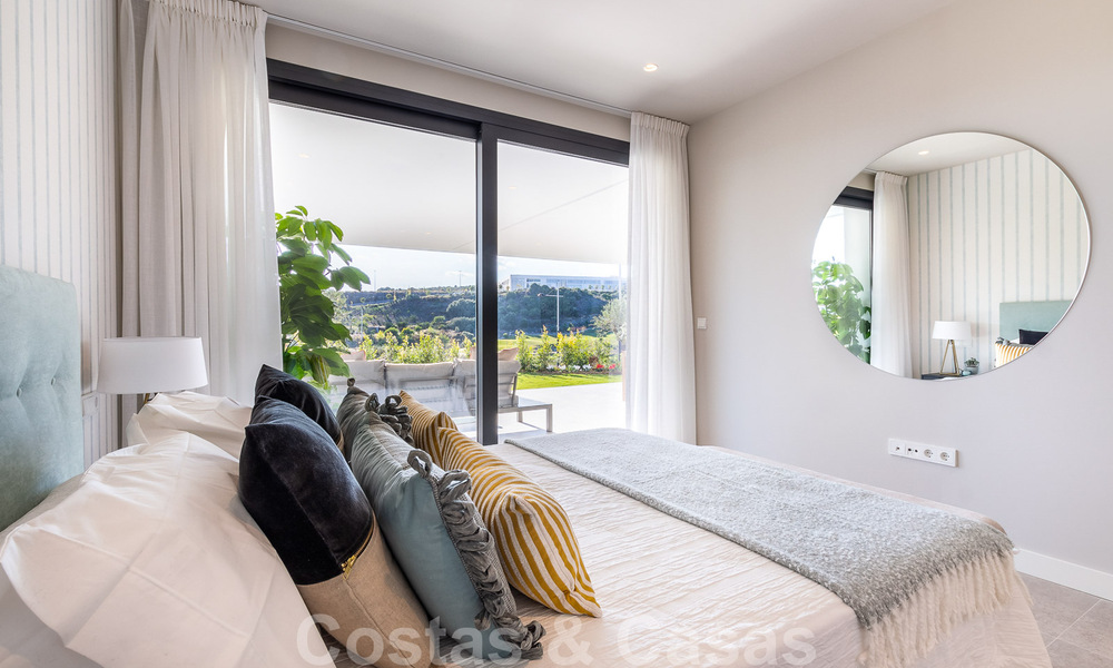 Nieuw project met luxe appartementen te koop met panoramisch uitzicht op zee en een golfbaan in Estepona 37436
