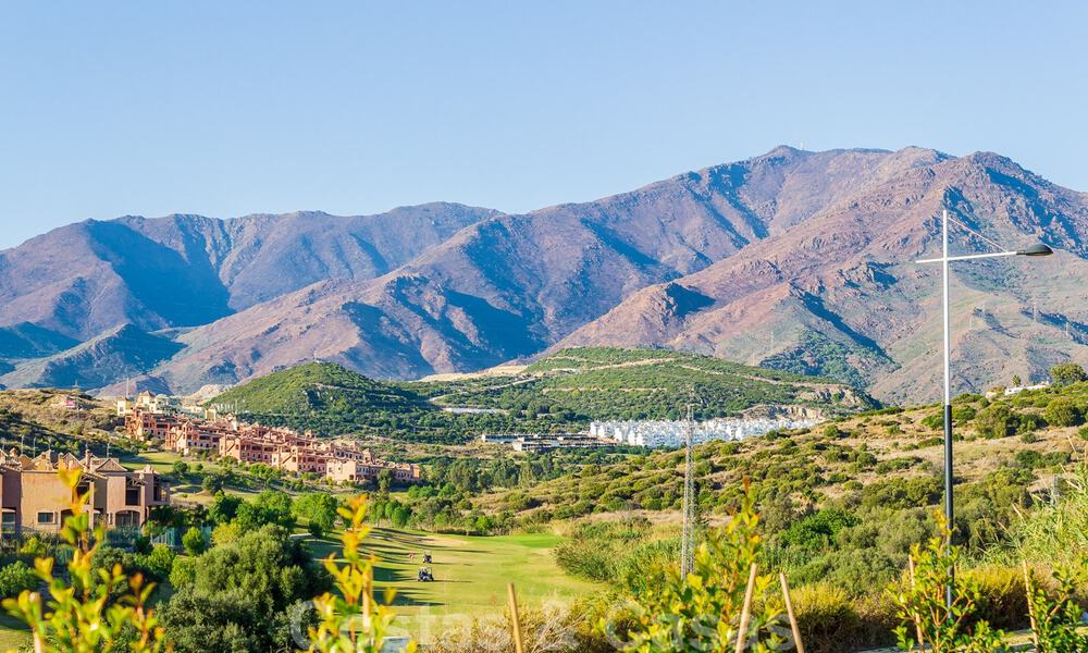 Nieuw project met luxe appartementen te koop met panoramisch uitzicht op zee en een golfbaan in Estepona 37439