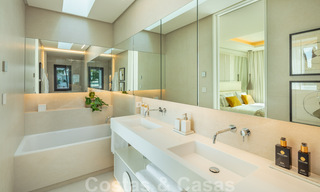 Instapklare, nieuwe moderne designvilla te koop in zeer gewilde strandwijk net ten oosten van Marbella centrum 37560 