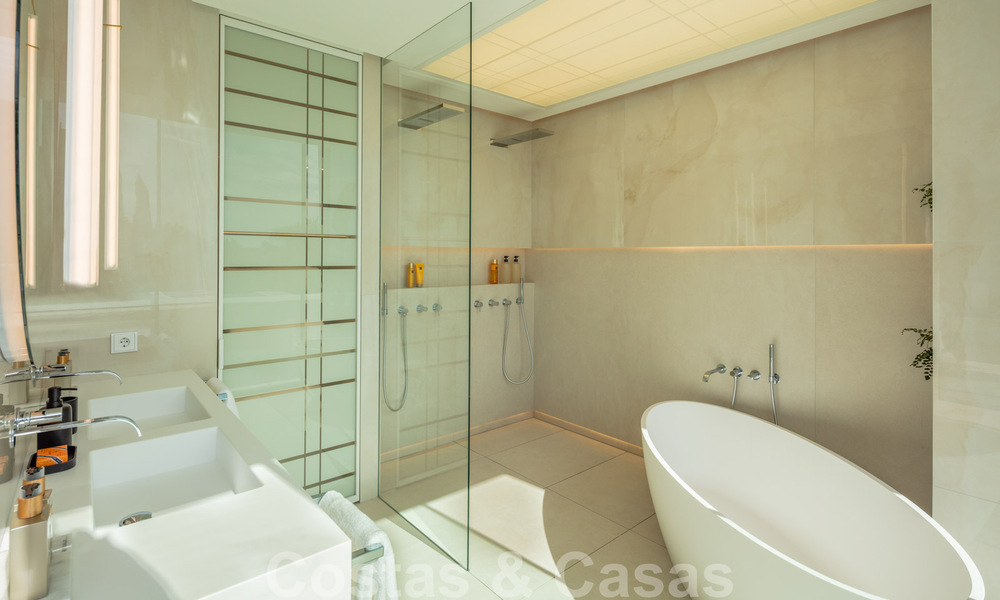 Instapklare, nieuwe moderne designvilla te koop in zeer gewilde strandwijk net ten oosten van Marbella centrum 37564