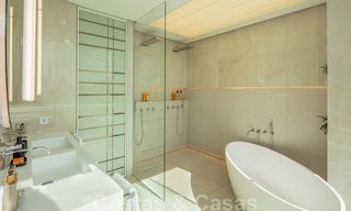 Instapklare, nieuwe moderne designvilla te koop in zeer gewilde strandwijk net ten oosten van Marbella centrum 37564 