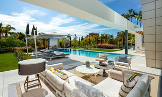 Instapklare, nieuwe moderne designvilla te koop in zeer gewilde strandwijk net ten oosten van Marbella centrum 37568 