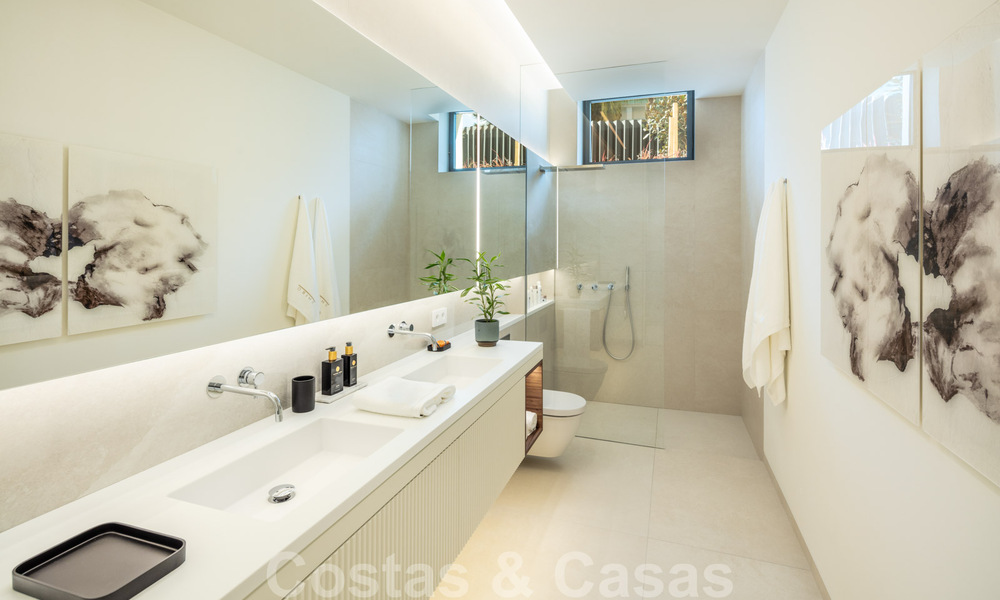 Instapklare, nieuwe moderne designvilla te koop in zeer gewilde strandwijk net ten oosten van Marbella centrum 37572