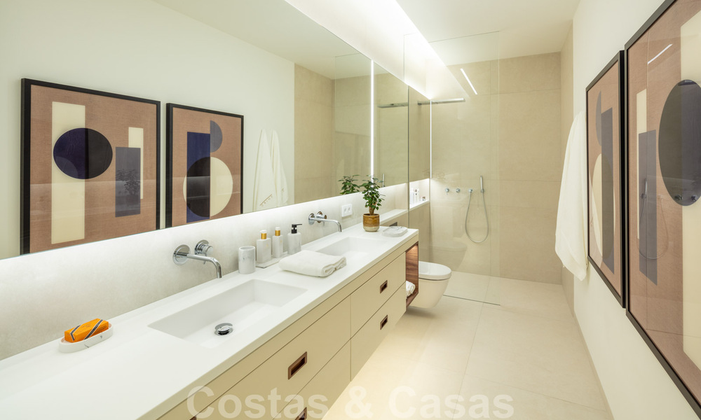 Instapklare, nieuwe moderne designvilla te koop in zeer gewilde strandwijk net ten oosten van Marbella centrum 37574