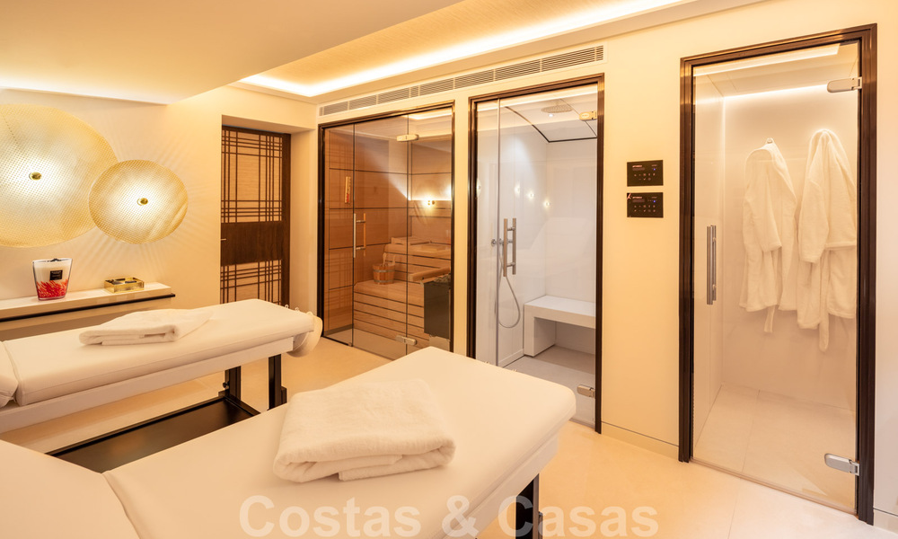 Instapklare, nieuwe moderne designvilla te koop in zeer gewilde strandwijk net ten oosten van Marbella centrum 37582