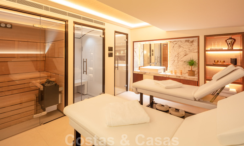 Instapklare, nieuwe moderne designvilla te koop in zeer gewilde strandwijk net ten oosten van Marbella centrum 37583