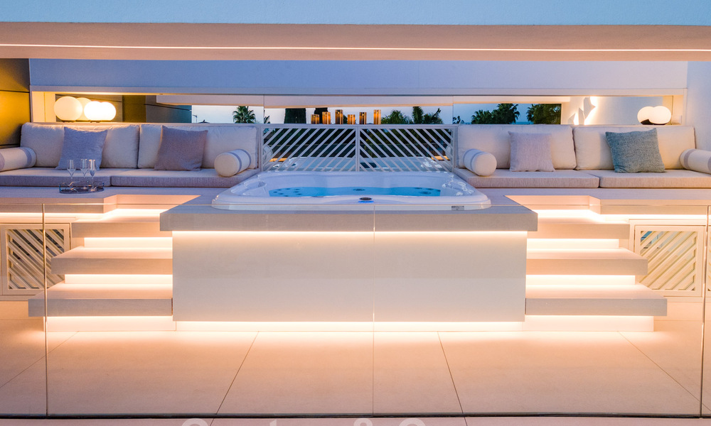 Instapklare, nieuwe moderne designvilla te koop in zeer gewilde strandwijk net ten oosten van Marbella centrum 37584