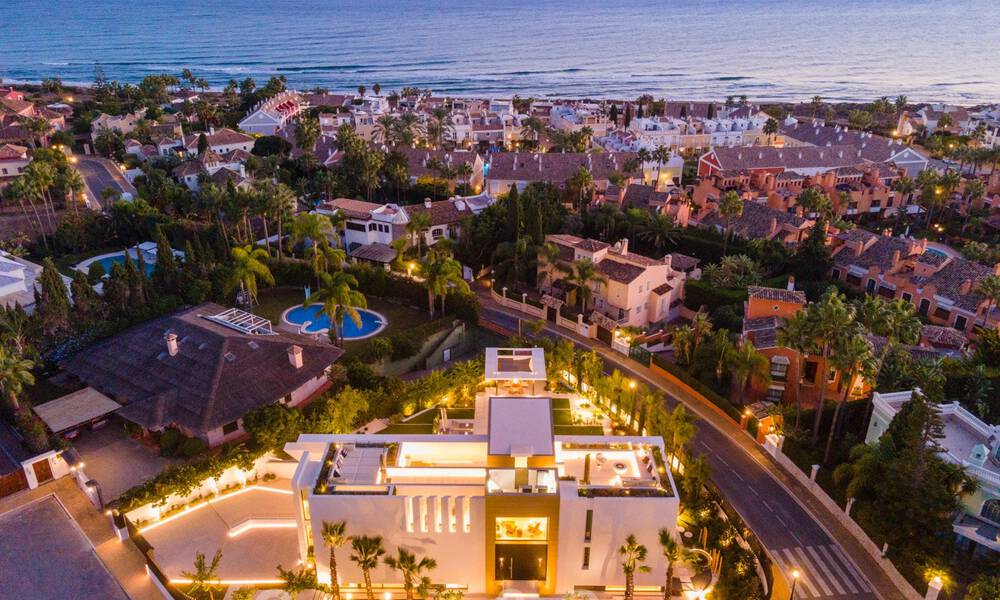 Instapklare, nieuwe moderne designvilla te koop in zeer gewilde strandwijk net ten oosten van Marbella centrum 37589