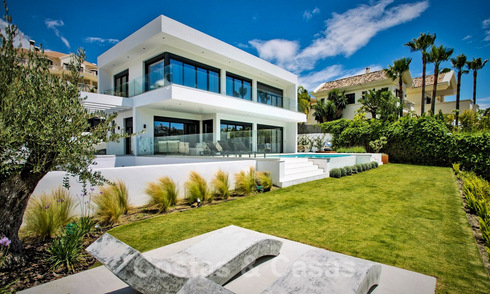 Instapklare, moderne luxevilla te koop, eerstelijns golf in Benahavis - Marbella 37641