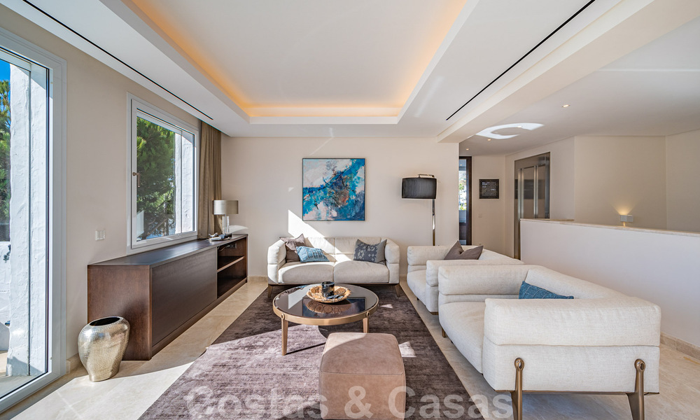 Eigentijds gerenoveerd eerstelijnstrand luxe penthouse te koop op de Golden Mile in Marbella 37691