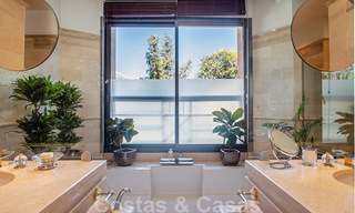 Eerstelijns strand luxeappartement te koop met zeezicht in Puerto Banus, Marbella 37716 