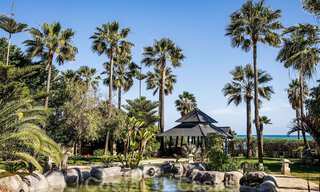 Eerstelijns strand luxeappartement te koop met zeezicht in Puerto Banus, Marbella 37724 