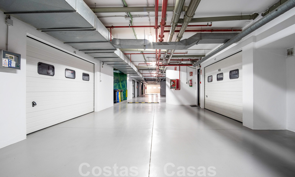 Eerstelijns strand luxeappartement te koop met zeezicht in Puerto Banus, Marbella 37732