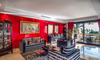 Eerstelijns strand luxeappartement te koop met zeezicht in Puerto Banus, Marbella 37737 