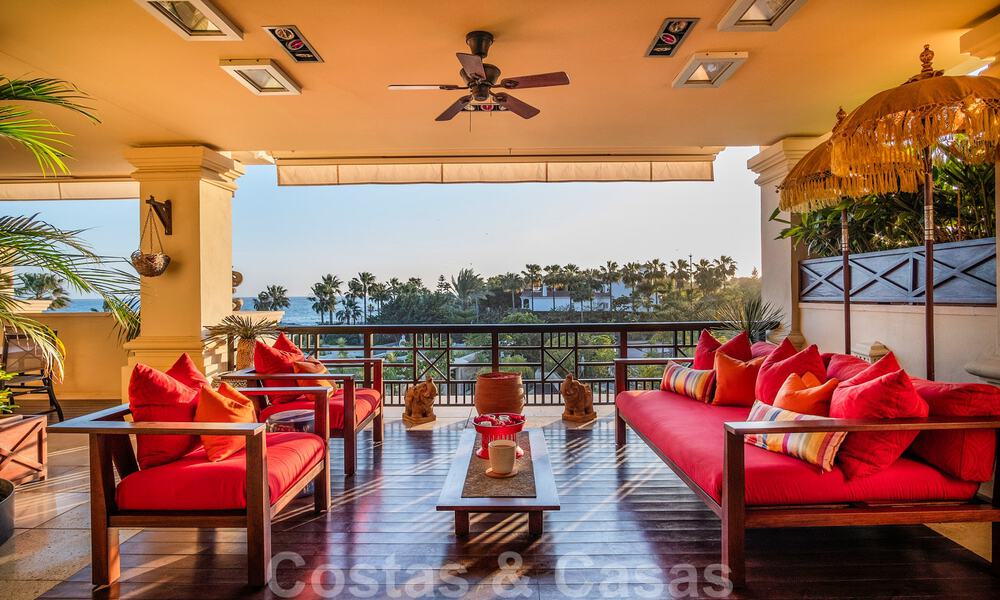 Eerstelijns strand luxeappartement te koop met zeezicht in Puerto Banus, Marbella 37739