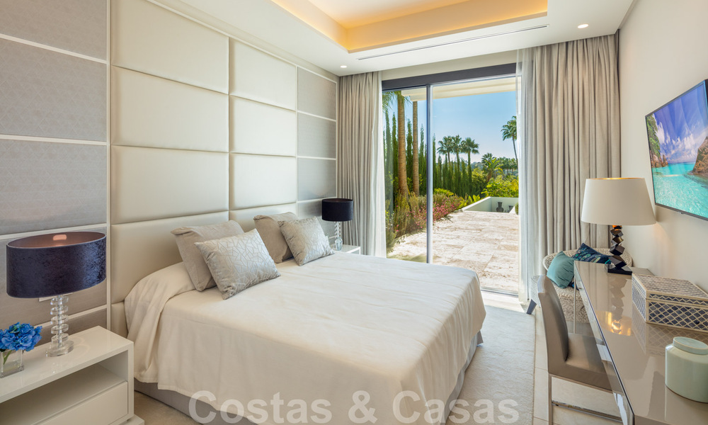 Fenomenale, hedendaagse, nieuwe luxevilla te koop in het hart van Nueva Andalucia’s Golf Vallei in Marbella. Sterk verlaagd in prijs! 37919