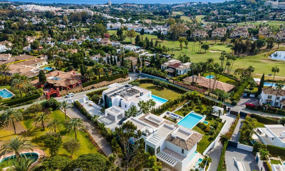 Fenomenale, hedendaagse, nieuwe luxevilla te koop in het hart van Nueva Andalucia’s Golf Vallei in Marbella. Sterk verlaagd in prijs! 37922